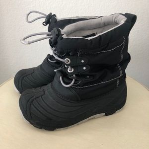 Cherokee toddler snow boots size 11/12